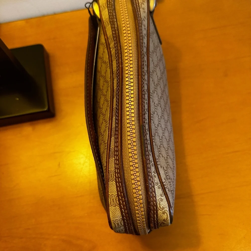 Celine Vintage Buff Triomphe Wristlet. EUC. - Picture 7 of 12